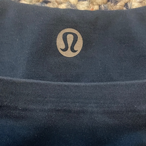 LULULEMON FINAL LAP BRA SIZE 6 - Picture 4 of 4